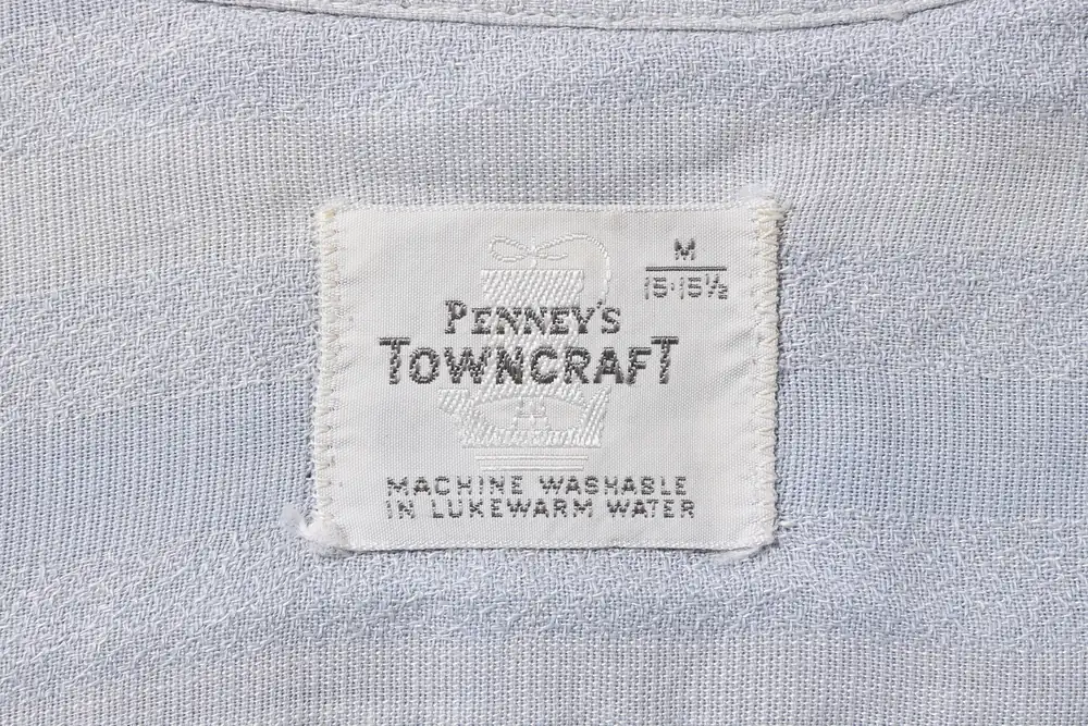 1950〜60年代のMACHINE WASHABLEタグの実物。王冠の透かし織りに機能表示が重なる